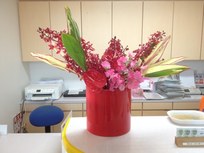 レナンセラ アンスリューム スイトピー ドラセナ 受付の花