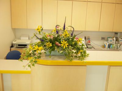 ルドベキア　トルコ桔梗　ベロニカ　かすみ草　アイビー　受付の花