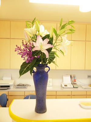 オリエンタル系ユリ　モカラ　アロカシア　グリーンベルベット　受付の花