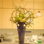 受付の花（毎週活け替えている歯科医院の受付の花）