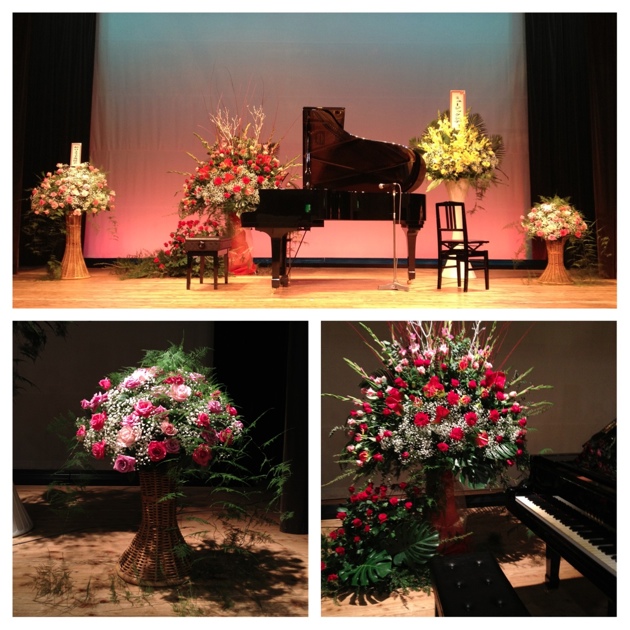 ピアノ発表会のステージの花