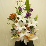初盆用の造花のアレンジメント