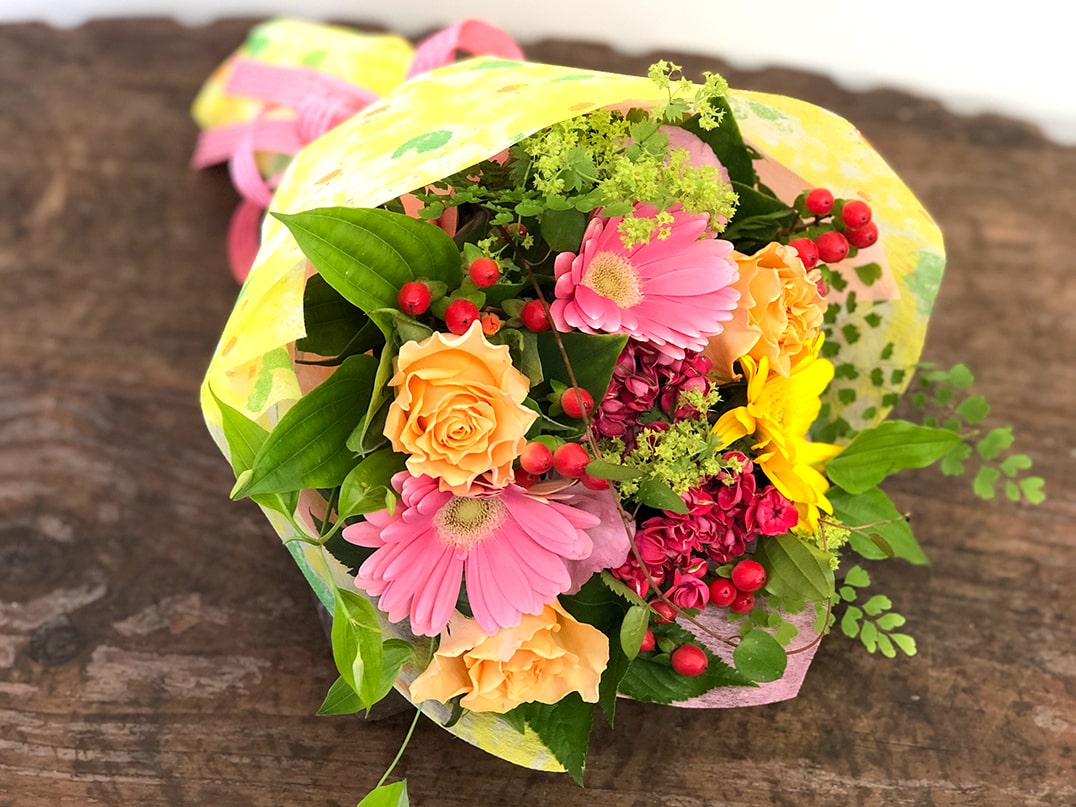 ブーケタイプの花束 平戸市 タナカヤ花店