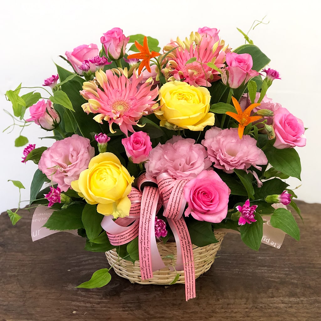ピンク系メインのアレンジメント 平戸市 タナカヤ花店