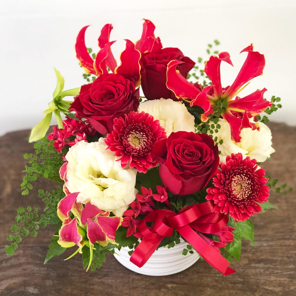 フラワーアレンジメント　赤系　グロリオサ