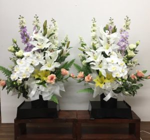 お供えの造花アレンジメント〜葬儀・初盆・法事・法要に〜