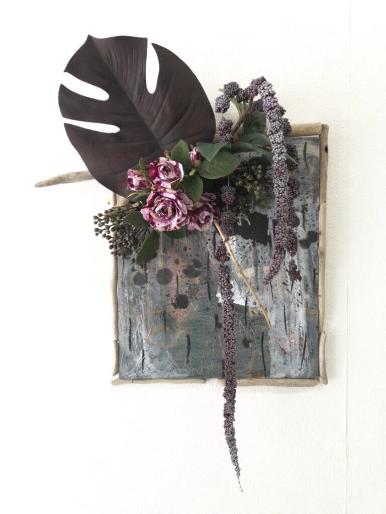 壁掛け　造花　流木　アート　バラ　モンステラ