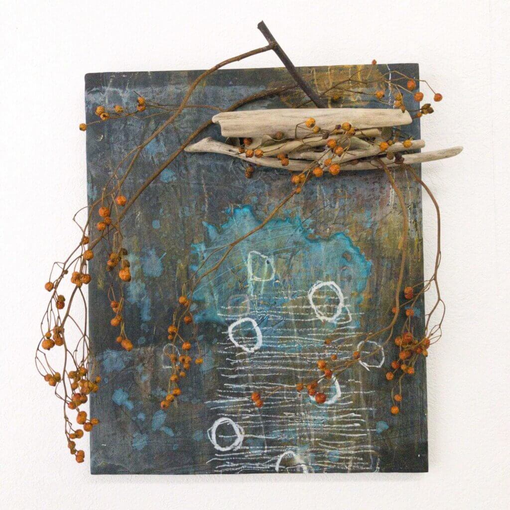 壁掛け　造花　流木　アート　ドライフラワー　野バラの実