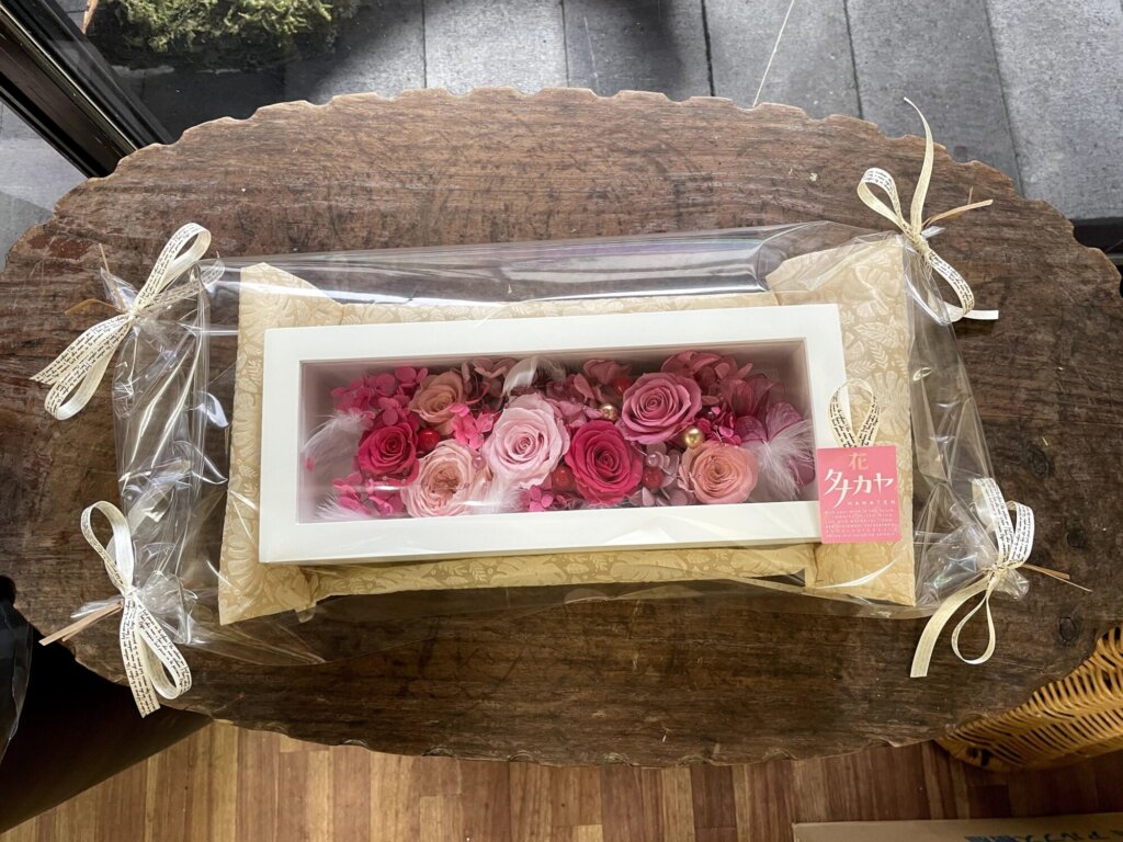 プリザーブドフラワー　壁掛け　ラッピング