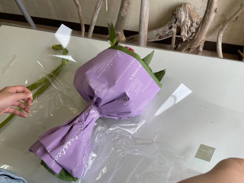 花束　ラッピング　セロファン