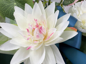 初盆用に蓮（ハス）の造花