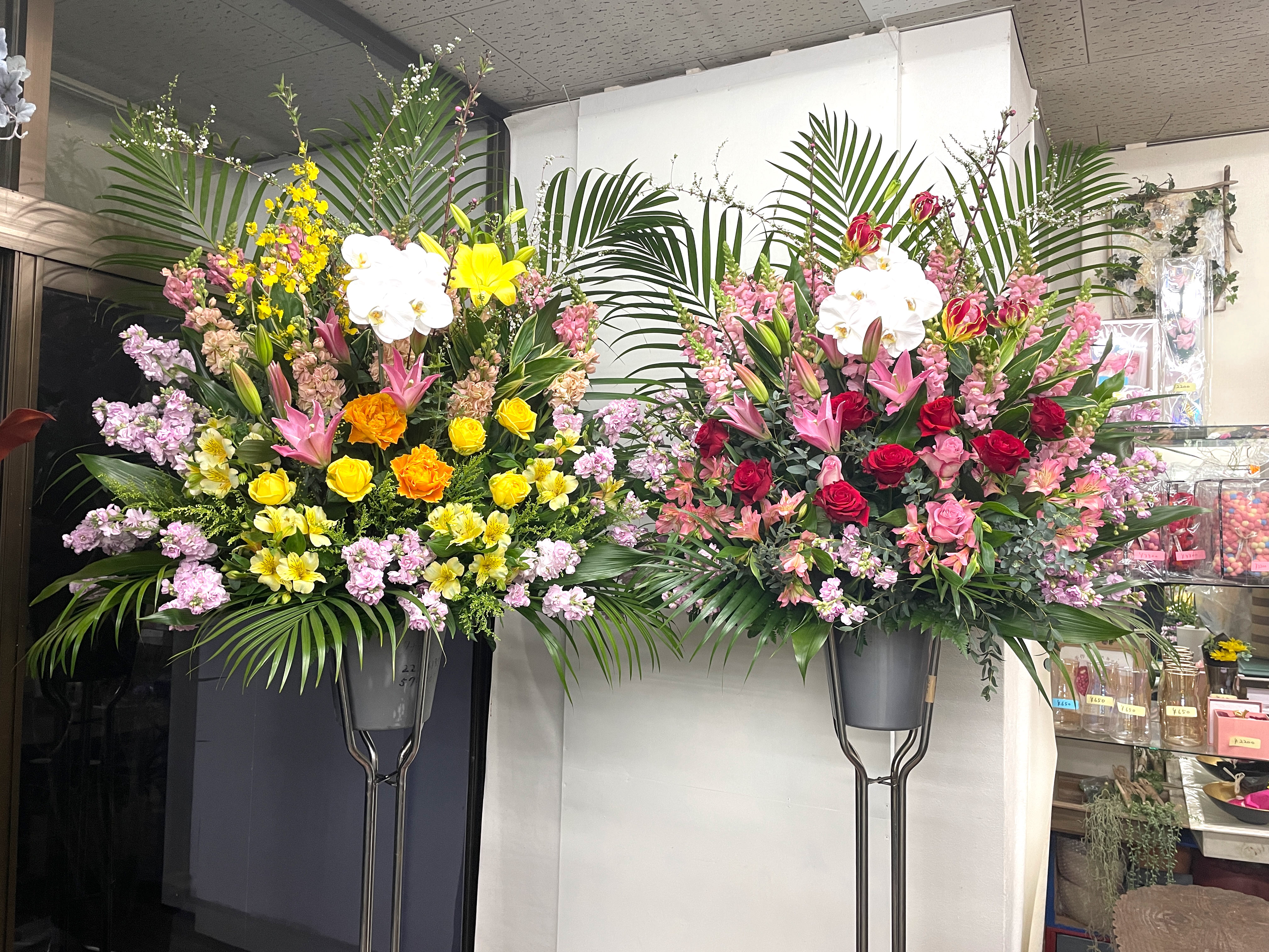御祝スタンド花 色違い ピンク 赤 黄 平戸市 タナカヤ花店